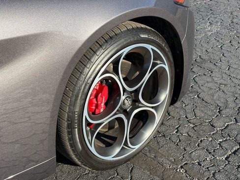 Used 2022 Alfa Romeo Giulia Ti image 9