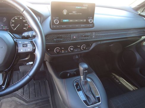 Used 2025 Honda HR-V Sport image 17