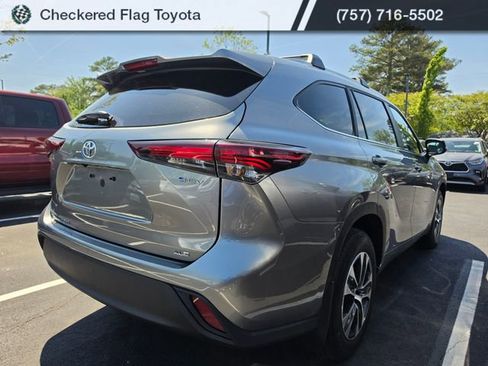 Used 2025 Toyota Highlander XLE image 6