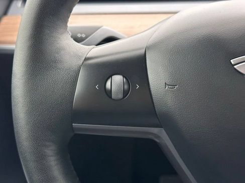 Used 2022 Tesla Model Y Long Range AWD/4WD image 9
