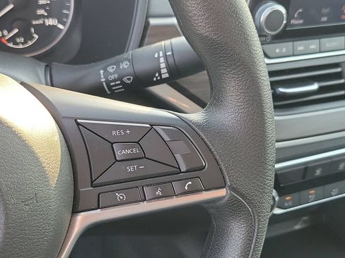Used 2025 Nissan Altima 2.5 SV FWD image 23