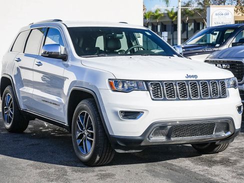 Used 2017 Jeep Grand Cherokee Limited image 3