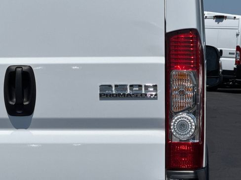 New 2025 RAM ProMaster 2500 w/ Quick Order Package 22G SLT image 32