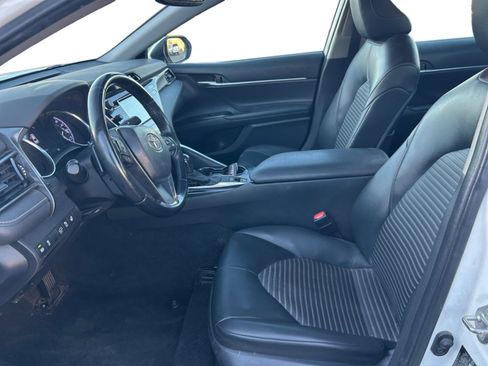 Used 2020 Toyota Camry SE w/ Cold Weather Package image 10