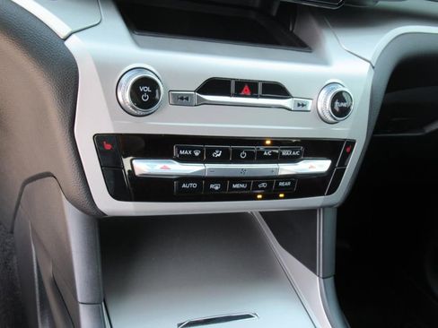 Used 2022 Ford Explorer XLT w/ Class IV Trailer Tow Package image 24