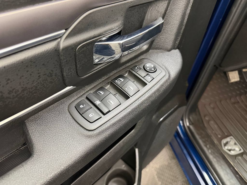 Used 2022 RAM 1500 Warlock AWD/4WD image 14