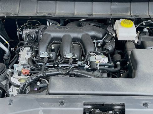 Used 2025 Nissan Pathfinder SL AWD/4WD image 30