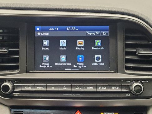 Used 2020 Hyundai Elantra SEL FWD image 25