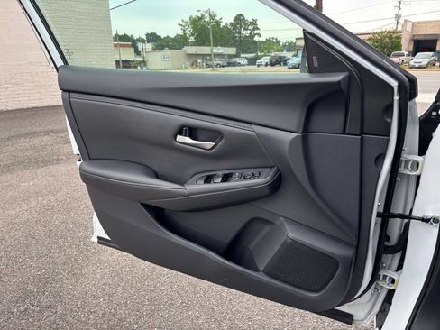Used 2025 Nissan Sentra SV FWD image 18