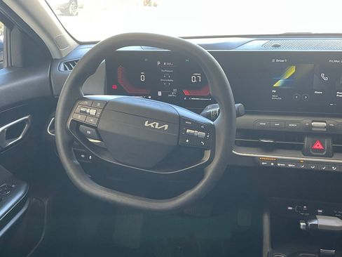 Used 2025 Kia K4 LXS image 33