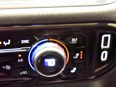 Used 2022 GMC Sierra 1500 SLT w/ SLT Convenience Package image 26