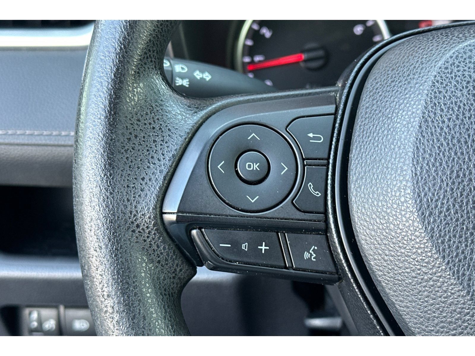 Used 2019 Toyota RAV4 LE w/ Carpet Mat Package FWD image 25