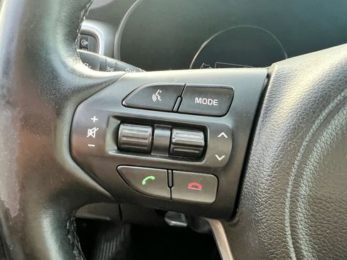 Used 2017 Kia Sorento AWD w/ LX Convenience Package image 10