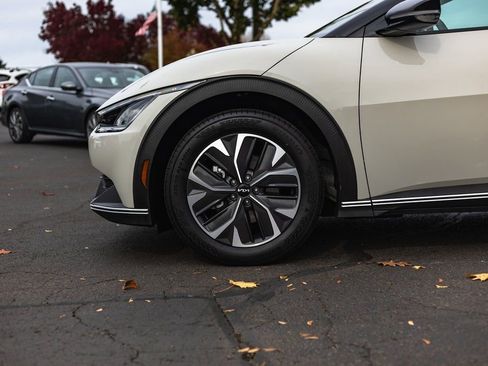 Used 2024 Kia EV6 Light image 32