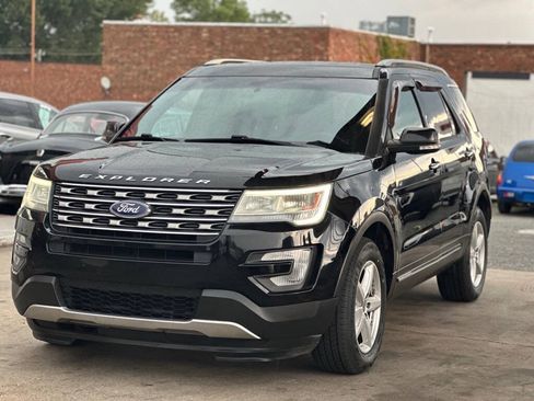 Used 2016 Ford Explorer XLT AWD/4WD image 3