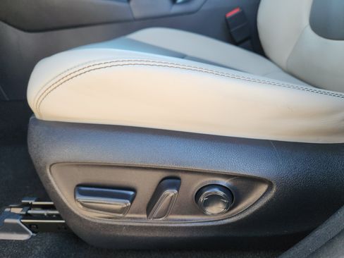 Used 2020 Toyota RAV4 XLE Premium image 24