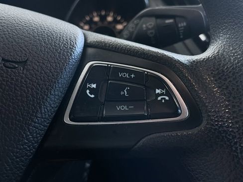 Used 2019 Ford Escape SE image 24