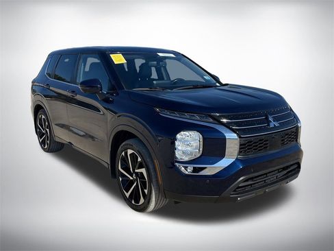 Used 2022 Mitsubishi Outlander SE image 7