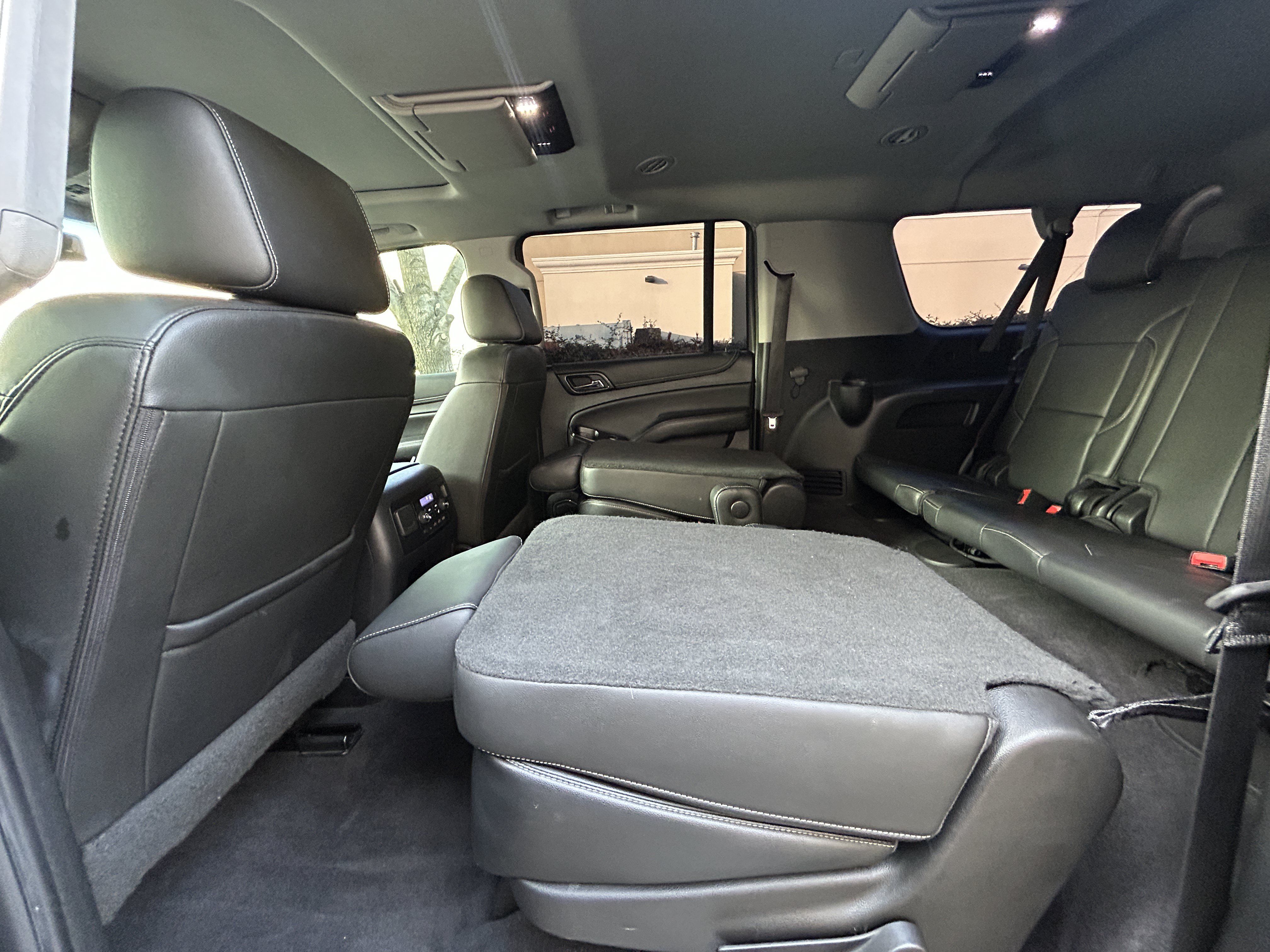 Used 2019 Chevrolet Suburban Premier AWD/4WD image 36
