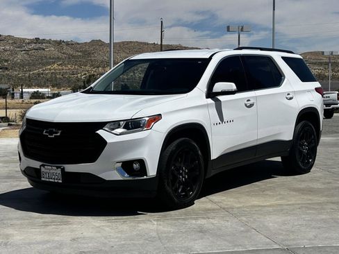 Used 2021 Chevrolet Traverse LT w/ LPO, Black Accent Package FWD image 3