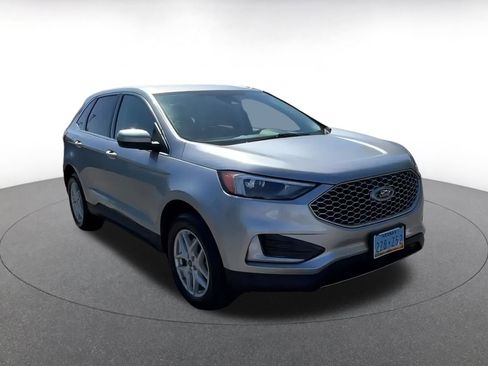 Used 2024 Ford Edge SEL image 3