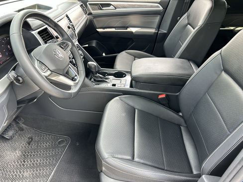 Used 2023 Volkswagen Atlas Cross Sport SE w/ Panoramic Sunroof Package FWD image 17