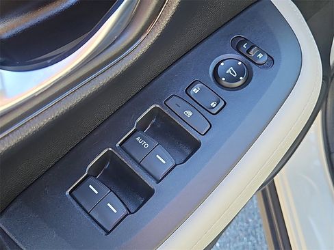 Used 2023 Honda HR-V LX image 20