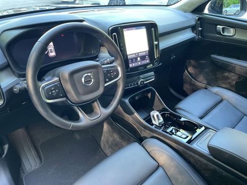 Certified 2026 Volvo XC40 B5 Plus w/ Protection Package Premier image 17