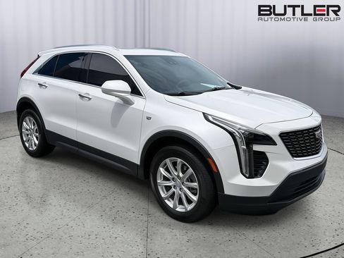 Used 2023 Cadillac XT4 Luxury w/ Cold Weather Package FWD image 8