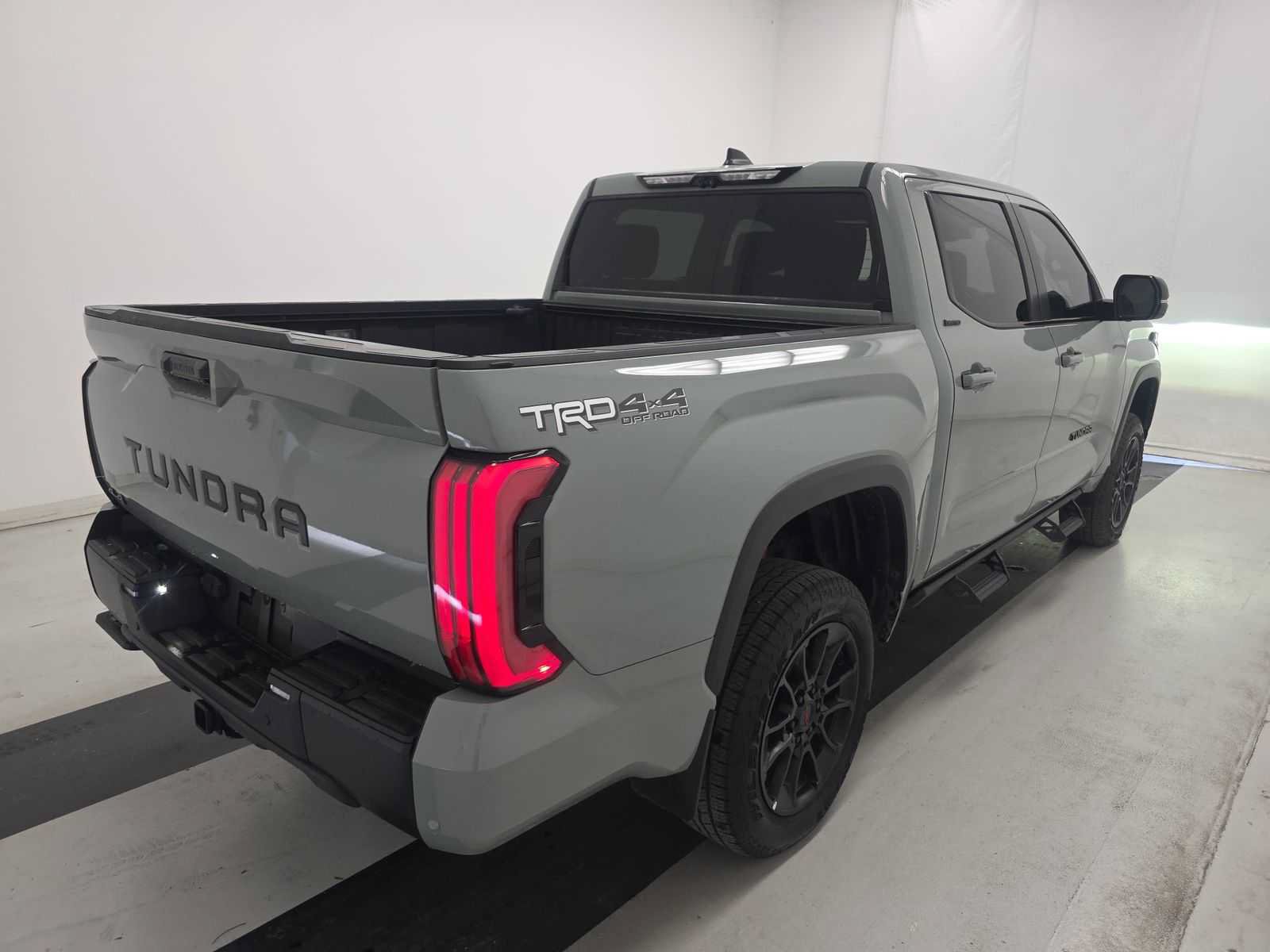 Used 2025 Toyota Tundra Limited AWD/4WD image 10