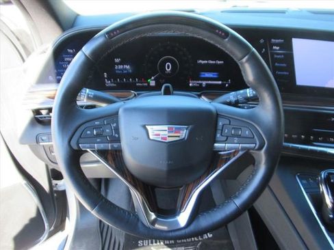 Used 2023 Cadillac Escalade Premium Luxury image 17