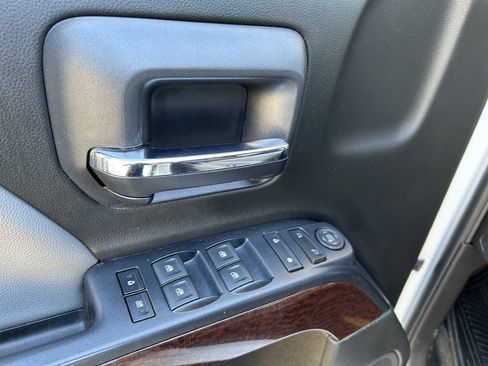 Used 2017 GMC Sierra 1500 SLE w/ SLE Value Package image 4