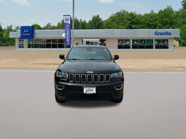 Used 2018 Jeep Grand Cherokee Laredo AWD/4WD image 3