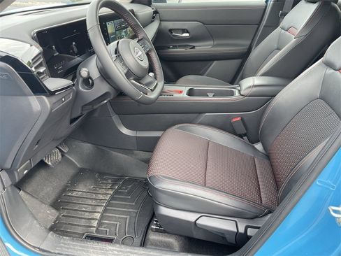 Used 2025 Nissan Kicks SR image 9