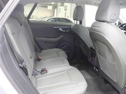Used 2019 Audi Q8 Premium Plus w/ Premium Plus AWD/4WD image 21