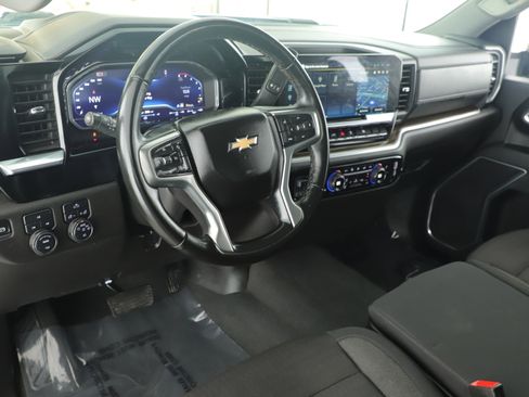 Used 2025 Chevrolet Silverado 2500 LT w/ Convenience Package image 15