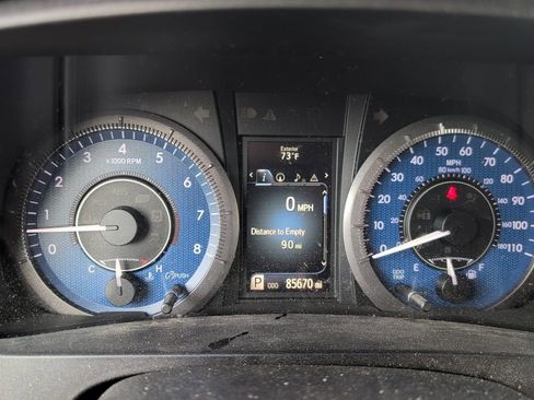 Used 2017 Toyota Sienna XLE w/ XLE Navigation Package FWD image 4