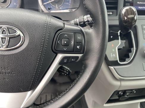 Certified 2020 Toyota Sienna XLE FWD image 21