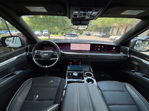 Used 2025 Cadillac Escalade ESV Premium Luxury w/ LPO, Radiant Package AWD/4WD image 42