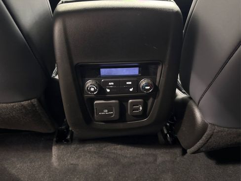 Used 2024 Buick Enclave Premium image 34