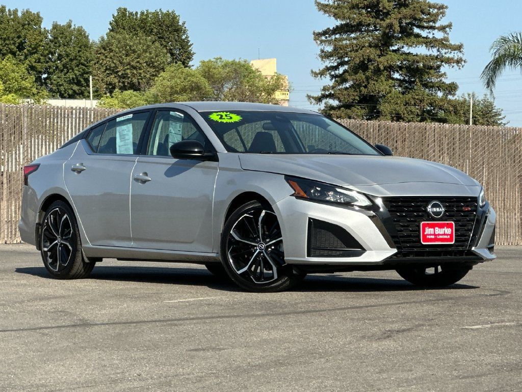 Used 2025 Nissan Altima 2.5 SR FWD image 1