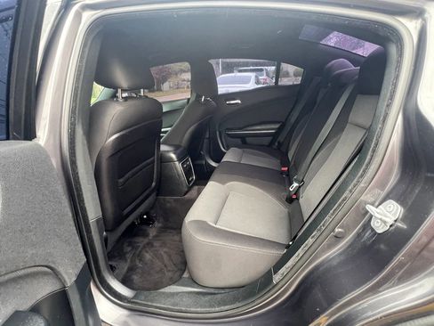 Used 2018 Dodge Charger SXT RWD image 28