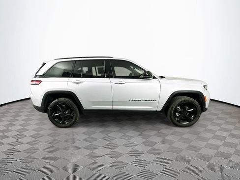 Certified 2024 Jeep Grand Cherokee Altitude AWD/4WD image 14