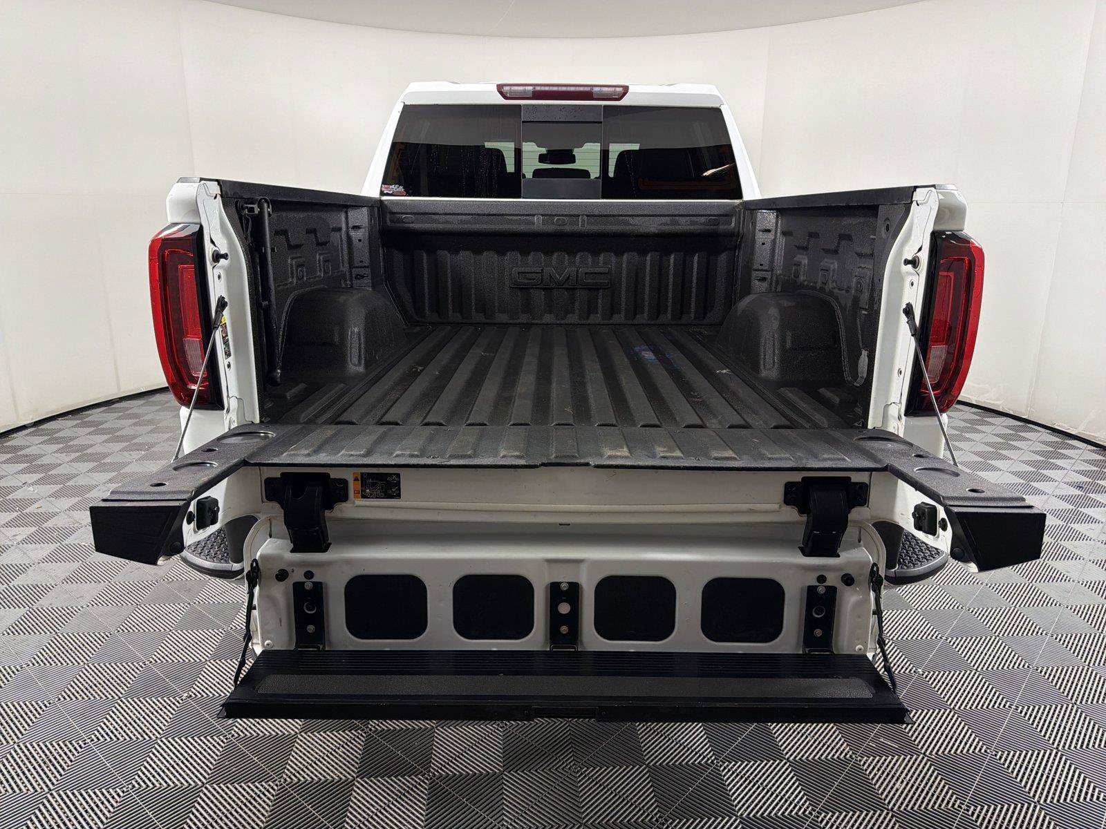 Used 2023 GMC Sierra 1500 SLT w/ SLT Premium Plus Package AWD/4WD image 16
