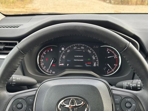 Used 2025 Toyota RAV4 XLE image 34