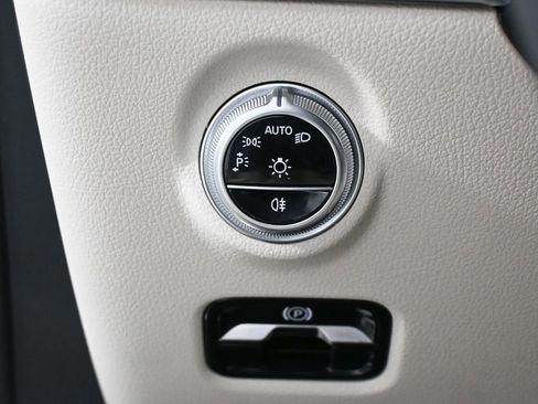 Used 2025 Mercedes-Benz C 300 Sedan image 8