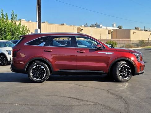 Certified 2024 Kia Sorento S FWD image 5