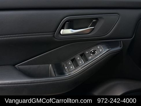 Used 2024 Nissan Rogue SL FWD image 24