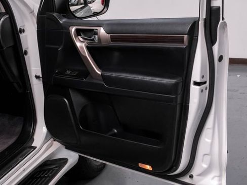 Used 2015 Lexus GX 460 image 40