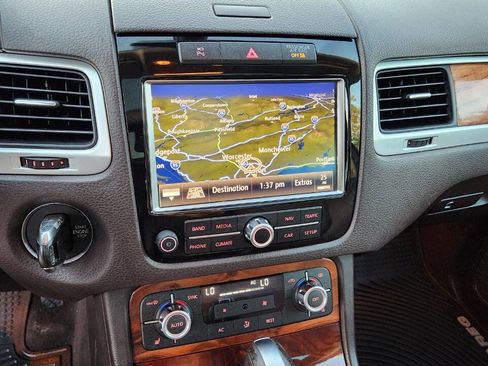 Used 2012 Volkswagen Touareg Executive image 50